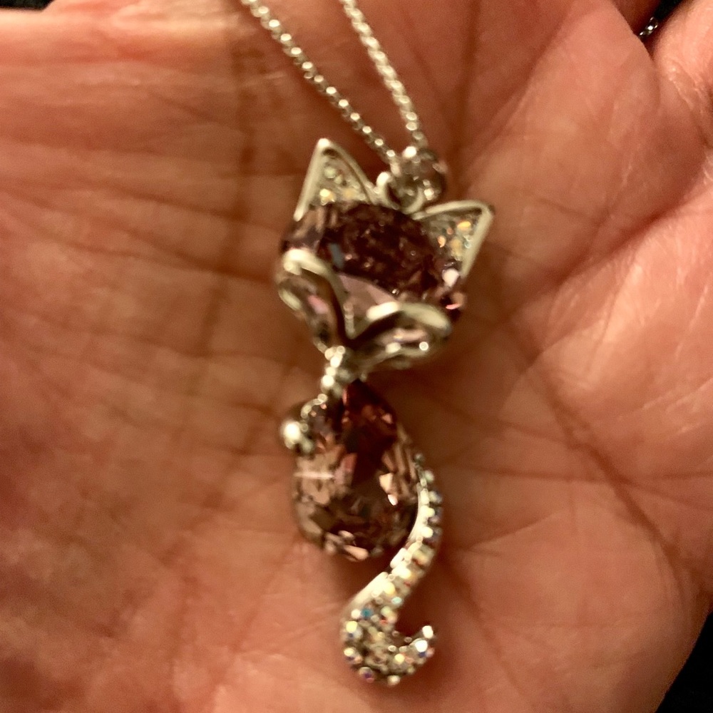 Cat pendant with necklace